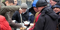 Носки и расписные пряники получили к Рождеству бездомные Трех вокзалов Носки и расписные пряники получили к Рождеству бездомные Трех вокзалов