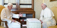 Папа Франциск просит у Папы Бенедикта критики Папа Франциск просит у Папы Бенедикта критики