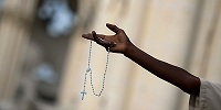 В Уганде шейх жестоко избил свою дочь, обратившуюся в Христианство В Уганде шейх жестоко избил свою дочь, обратившуюся в Христианство