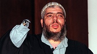 В США исламский проповедник Абу Хамза признан виновным в поддержке "Аль-Каиды"