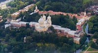 Святейший Патриарх Кирилл совершил заупокойные богослужения в Александро-Невской лавре и на Большеохтинском кладбище Петербурга