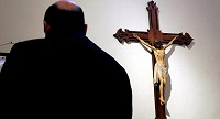 В Италии переодетые в священников полицейские задержали двух вымогателей