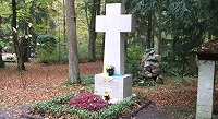 В Мюнхене неизвестные опрокинули каменный крест на могиле Степана Бандеры