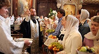 В День "Яблочного Спаса" в Москве освятили тонны яблок