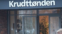 В Копенгагене обстреляли кафе Krudttoenden ("Пороховая бочка"), в котором проходила дискуссия "Искусство, богохульство и свобода слова"