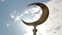 Святейший Патриарх Кирилл поздравил председателя Духовного управления мусульман России Р. Гайнутдина с открытием нового здания Московской соборной мечети