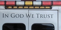 Американские атеисты выступают против фразы "In God we trust" на машинах скорой помощи