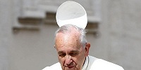 Глава Папского совета по новой евангелизации приравнял критику Папы Римского к насилию над ним
