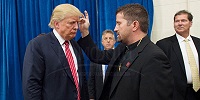 Перед президентскими выборами Дональд Трамп получил благословение у православного священника