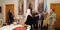 Лидер украинских раскольников освятил знамена бригады Вооруженных сил Украины