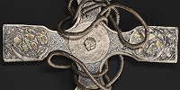 Крест из Галлоуэйского клада представят после реставрации на выставке в Национальном музее Шотландии Эдинбурге