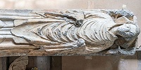 В Англии оскверненное в период Реформации надгробие священника XIV в. восстановлено и выставлено для обозрения