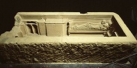 Уникальный римский саркофаг с внутренними рельефами подвергся реставрации