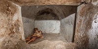 В Помпеях найдено захоронение жреца-вольноотпущенника с частично мумифицированными останками