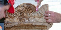 В Риме нашли погребальный алтарь 13-летней девочки