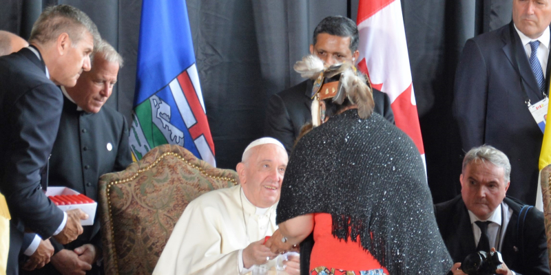Папа на покаянном паломничестве в Канаде напомнил, что Христос дал пример примирения через страдание
