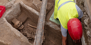 Золотая брошь VII века найдена в Базеле в ходе раскопок могил раннесредневекового некрополя