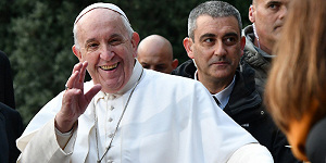 Ватикан привлек главврача мадридской футбольной команды к лечению колена Папы Франциска