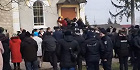 Рейдеры ПЦУ при штурме храма УПЦ в Черновицкой области до крови избили верующих