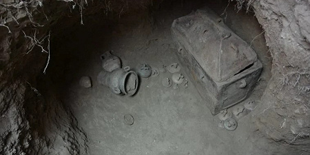 На Крите фермер нашел 3400-летнюю гробницу под своей оливковой рощей