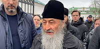 На стояние под Киево-Печерской лаврой приехал Предстоятель УПЦ