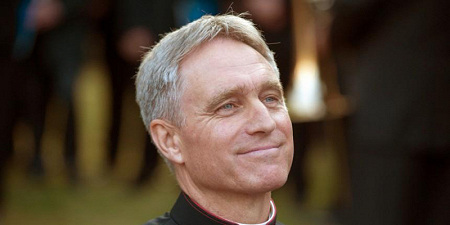 Архиепископу Георгу Генсвайну приказали покинуть Ватикан и вернуться в родную епархию без новой должности