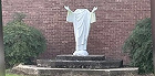 Статуя Иисуса Христа обезглавлена ​​в католической школе в американском штате Луизиана