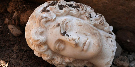 В Турции обнаружена мраморная голова Александра Македонского