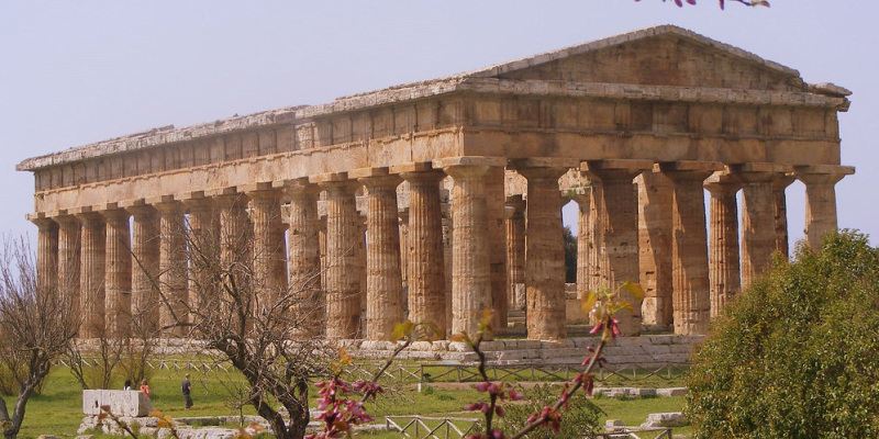 храмы богов древней греции. агора в древней греции. пестум италия храм. храм зевса в афинах. античные храмы древней греции.