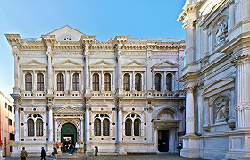 В Венеции проходит реставрация грандиозного «Распятия» кисти Тинторетто из Скуолы ди Сан-Рокко