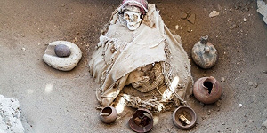 Под улицей в Лиме обнаружена 1000-летняя сидящая мумия