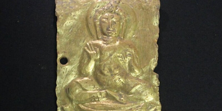 В Таиланде под 1300-летней статуей Будды найдены спрятанные золотые и серебряные сокровища