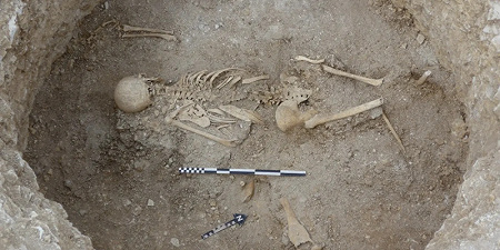 На юге Англии найдено 2000-летнее погребение предположительной жертвы ритуального убийства