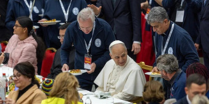 По случаю Всемирного дня бедных Папа Лев XIV разделил трапезу с более чем 1300 нуждающимися