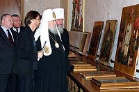 Святейший Патриарх Московский и всея Руси Алексий II принял переданную в дар Церкви коллекцию древнерусских икон Святейший Патриарх Московский и всея Руси Алексий II принял переданную в дар Церкви коллекцию древнерусских икон