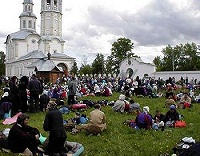 О паломничестве, туризме и… религиозном туризме (Телепрограмма, 10.07.04) (комментарий в зеркале СМИ)