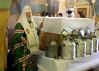 Предстоятель Русской Церкви возглавил начало совершения чина мироварения в Малом соборе Донского монастыря Предстоятель Русской Церкви возглавил начало совершения чина мироварения в Малом соборе Донского монастыря