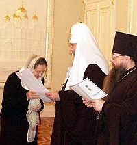 С надеждой на единство (Телепрограмма, 27.11.04) (комментарий в интересах нации)