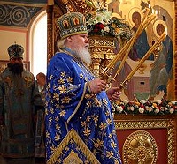 В праздник Похвалы Пресвятой Богородицы Святейший Патриарх совершил Божественную литургию в храме Московского Подворья Троице-Сергиевой Лавры В праздник Похвалы Пресвятой Богородицы Святейший Патриарх совершил Божественную литургию в храме Московского Подворья Троице-Сергиевой Лавры