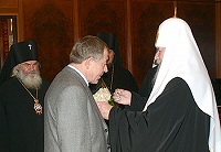 Святейший Патриарх Алексий вручил орден Святителя Иннокентия, Митрополита Московского, депутату Законодательного собрания Приморского края Г. И. Лысаку Святейший Патриарх Алексий вручил орден Святителя Иннокентия, Митрополита Московского, депутату Законодательного собрания Приморского края Г. И. Лысаку