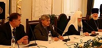 Святейший Патриарх Алексий совместно с Г.С.Полтавченко возглавил первое заседание Попечительского совета Православного Свято-Тихоновского Гуманитарного Университета Святейший Патриарх Алексий совместно с Г.С.Полтавченко возглавил первое заседание Попечительского совета Православного Свято-Тихоновского Гуманитарного Университета