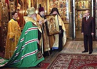 Предстоятель Русской Православной Церкви совершил молебен в Благовещенском соборе Кремля