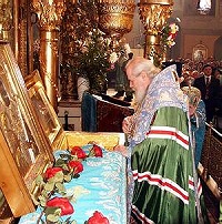 Предстоятель Русской Православной Церкви совершил молебен у мощей святителя Тихона, Патриарха Всероссийского Предстоятель Русской Православной Церкви совершил молебен у мощей святителя Тихона, Патриарха Всероссийского