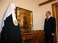 Президент России В.В.Путин передал Предстоятелю Русской Православной Церкви чудотворную Устюженскую икону Божией Матери Президент России В.В.Путин передал Предстоятелю Русской Православной Церкви чудотворную Устюженскую икону Божией Матери