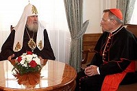 Состоялась встреча Святейшего Патриарха Алексия с делегацией Римско-католической Церкви, доставившей в Россию список Казанской иконы Божией Матери Состоялась встреча Святейшего Патриарха Алексия с делегацией Римско-католической Церкви, доставившей в Россию список Казанской иконы Божией Матери
