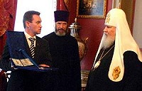 Президент Фонда «Ассамблея здоровья» вручил Предстоятелю Русской Церкви орден «За честь, доблесть, милосердие, созидание» и знаки премии «Профессия – Жизнь» Президент Фонда «Ассамблея здоровья» вручил Предстоятелю Русской Церкви орден «За честь, доблесть, милосердие, созидание» и знаки премии «Профессия – Жизнь»