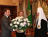 В Храме Христа Спасителя представители общественных и государственных организаций поздравили Святейшего Патриарха Кирилла с днем тезоименитства