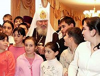 Предстоятель принял участие в детском Рождественском празднике в Государственном Кремлевском дворце Предстоятель принял участие в детском Рождественском празднике в Государственном Кремлевском дворце