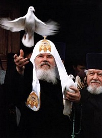Миротворческие инициативы Патриарха Алексия (комментарий в свете веры)