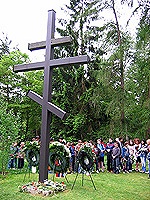 9 мая в Нюрнберге, где похоронены более пяти тысяч советских военнопленных, состоялись траурный митинг и панихида